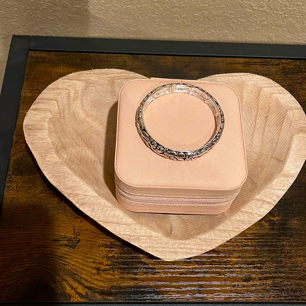 Stretch silver plated bracelet.
